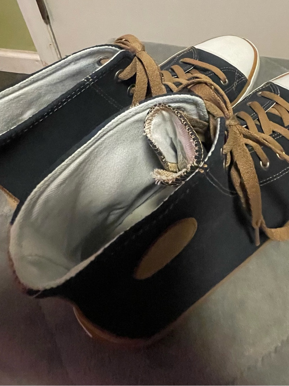 Harley-Davidson Black High-Top Sneakers with Brown Accents - Picture 4 of 6